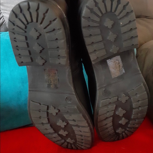 Boots - Picture 8 of 11